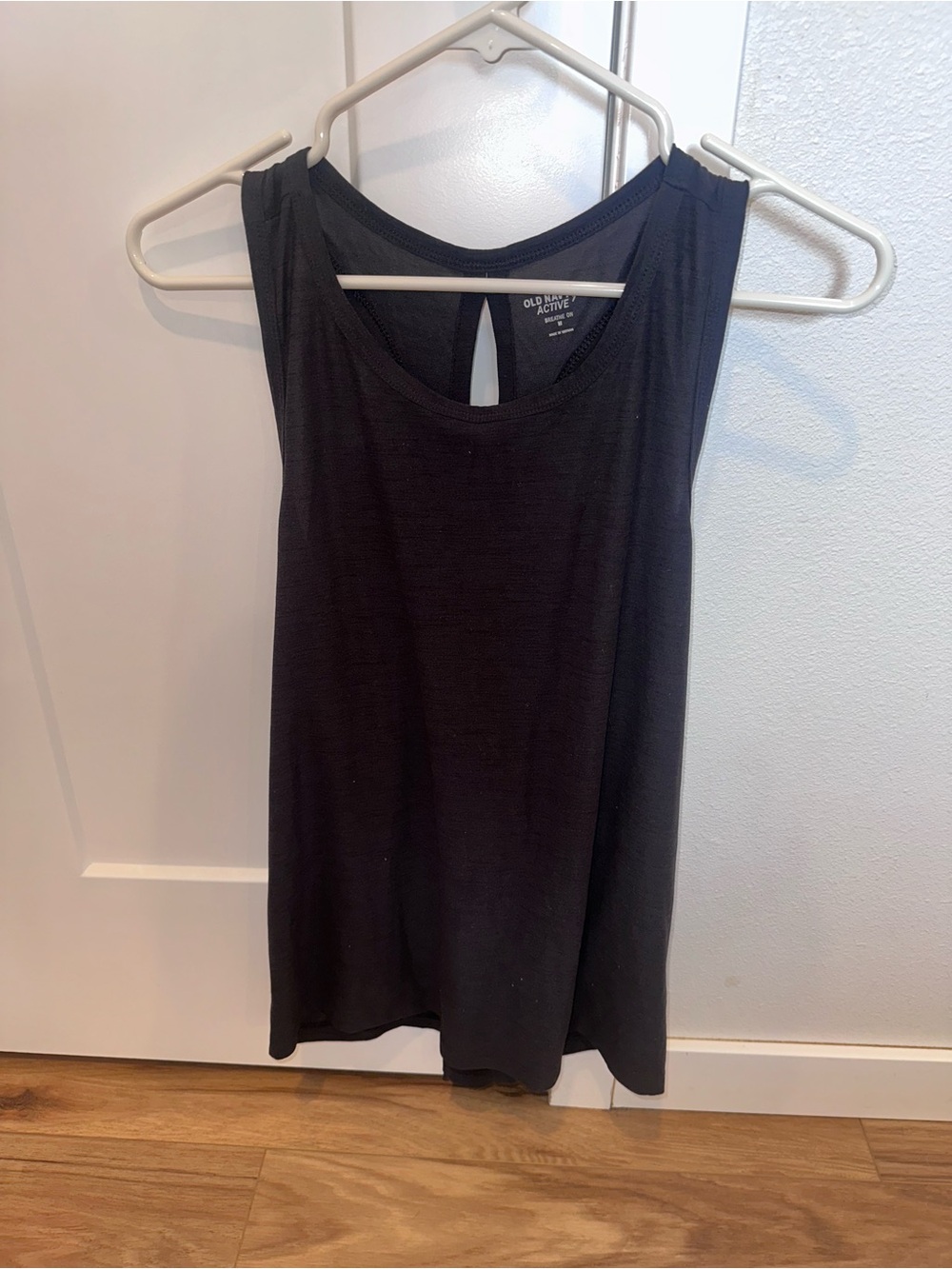 Old Navy Black Sleeveless Keyhole Tank activewear